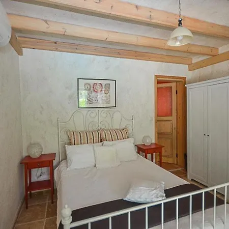Sleeps 4 Pool Air Con Wifi