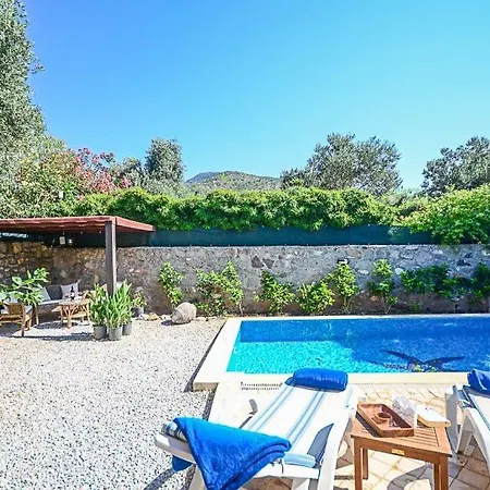 Sleeps 4 Pool Air Con Wifi *
